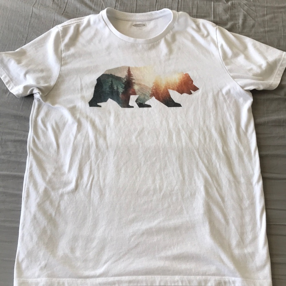 Old Navy Bear Mountains Trees L T-Shirt